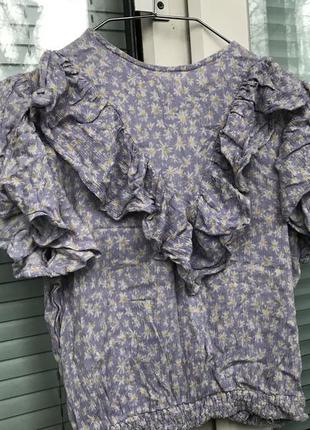 Блуза блузка в цветочный принт с рюшами