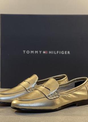Шкіряні мокасини tommy hilfiger essential golden loafer жіночі колір золотий на плоскому ходу fw0fw0