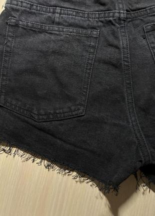 Короткие черные джинсовые шорты с высокой посадкой4 фото