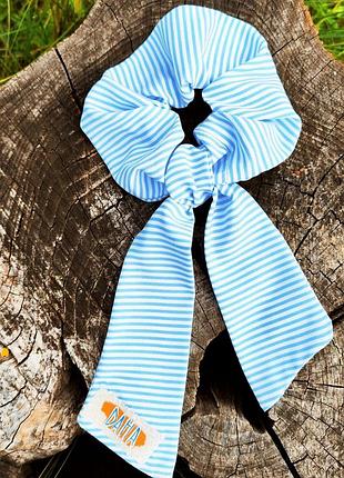 Резинка-скранч з хусткою, біла у блакитну смужку