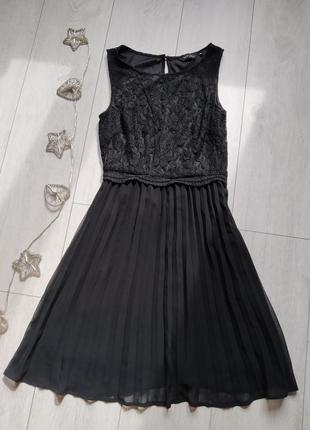 Красивое чёрное платье с плиссированной юбкой new look