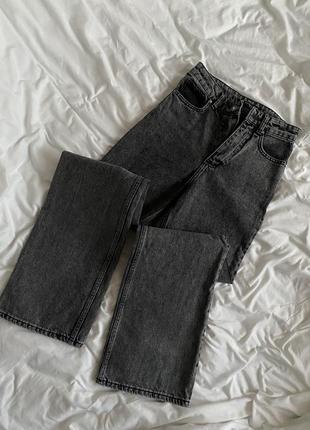 Прямые серые джинсы с высокой посадкой