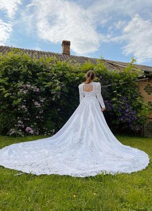 Весільне плаття зі шлейфом