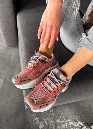Кроссовки женские