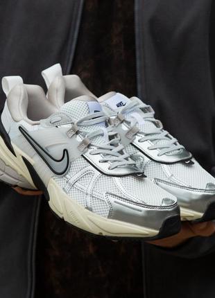 Женские кроссовки nike runtekk summit white metalic silver 38-40-413 фото