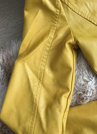 Шкіряна куртка косуха жовта5 фото
