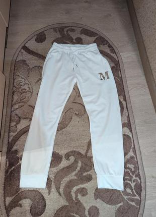 Штани білі розмір s ,m  джогери з сяючою буквою1 фото