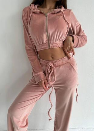 Костюм женский, спортивный