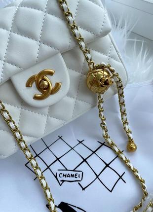 Белая и черная кожаная сумка chanel сумочка8 фото