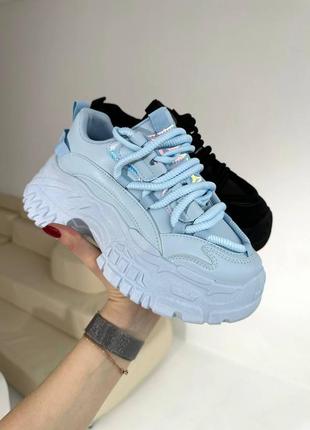 Кросівки на потовщенній підошві