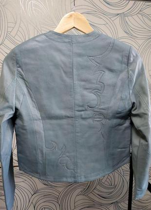 Новая кожаная куртка zadig & voltaire оригинал с вышивкой нюанс голубая кожанка жакет6 фото