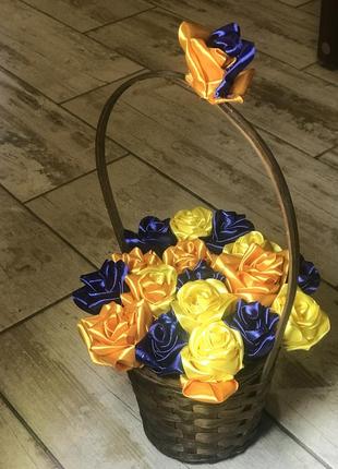 Атласные розы в сине-желтых цветах2 фото