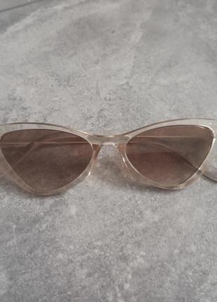 Окуляри.      ..