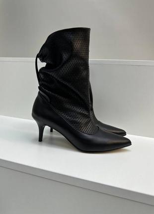 Эксклюзивные ботильоны туфли из итальянской кожи женские на каблуке заколки с перфорацией