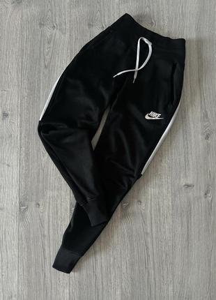 Спортивные штаны nike