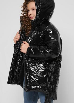 Чорна лакова ультрамодна зимова куртка7 фото
