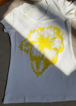 Класні футболки в білому кольорі з яскравим принтом hawaii2 фото