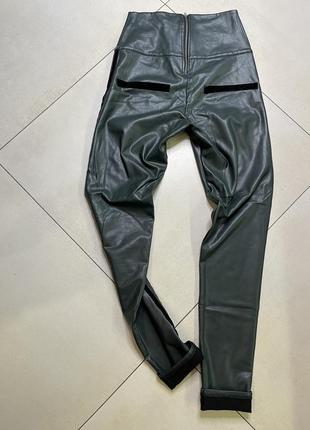 Кожаные штаны утепление теплые леггинсы лосины зеленые на флисе10 фото