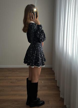 Корсетное платье в цветочный принт с воротничком5 фото