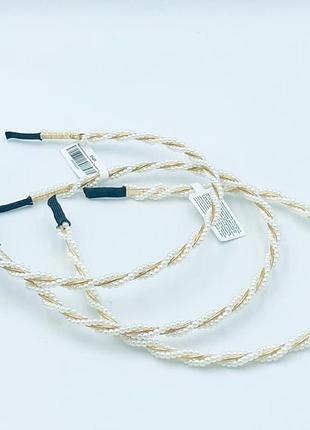 Обруч для волос с белыми бусинами