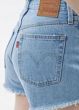 Голубые шорты levis