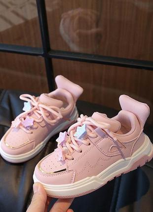 Стильні кросівки