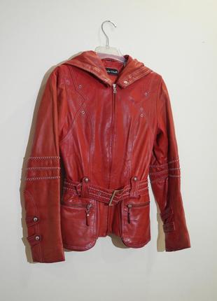 Красная куртка из мягкой кожи с пояском и большим капюшоном, капюшоном dolce vitalli винтаж1 фото