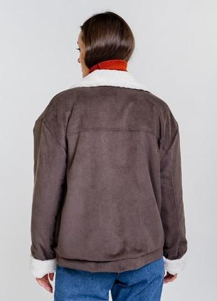 Жіноча вельветова куртка темно-коричнева з коміром із еко-овчини3 фото