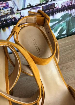 Zara basic горчичные босоножки,желтые босоножки,стильные босоножки на высоком каблуке2 фото