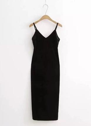 Чёрное платье с разрезом из бархата3 фото