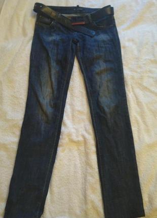 Красивые прямые джинсы с низкой посадкой