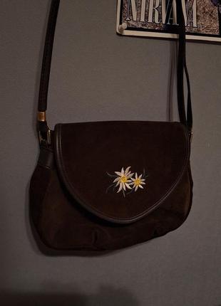 Замшева коричнева сумка з квіткою2 фото