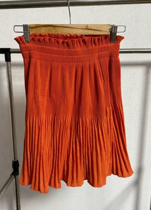 Оранжевая мини юбка плиссе h&amp;m1 фото