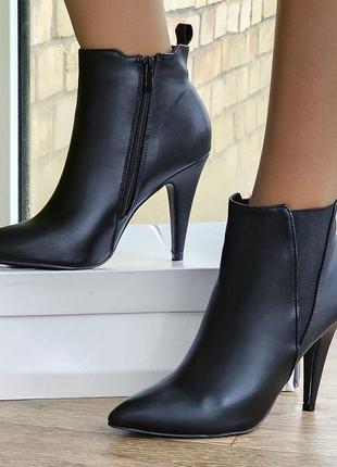 Женские ботинки чёрные на каблуке кожаные модельные ботильоны (размеры: 36,37,38,39,40) - 60 топ