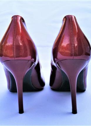 Женские бордовые туфли на каблуке шпильке лаковые класические лодочки (размеры: 36,38,39,40) - 3-5 топ7 фото