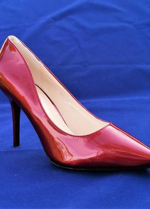 Женские бордовые туфли на каблуке шпильке лаковые класические лодочки (размеры: 36,38,39,40) - 3-5 топ3 фото