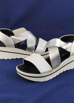 Жіночі сандалії босоніжки білі сріблясті на резинці літня взуття (розміри: 37) - 29-28 фото