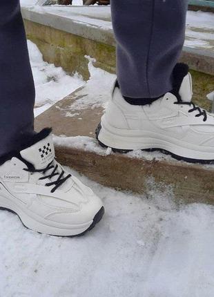 -жінні зимові білі кросівки з мехом на високому підошві мокасини (розміри: 36,38,40) — 07-25 фото