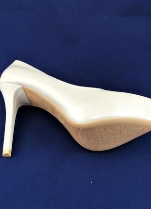 Женские белые туфли на каблуке шпильке лаковые модельные (размеры: 37,38,39,40) - 16-3 топ7 фото