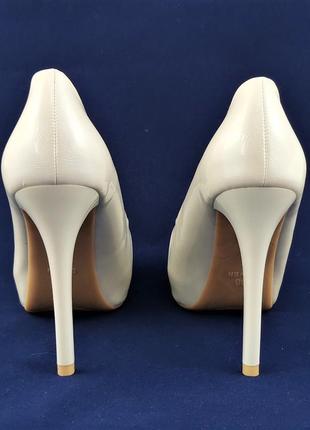 Женские белые туфли на каблуке шпильке лаковые модельные (размеры: 37,38,39,40) - 16-3 топ4 фото