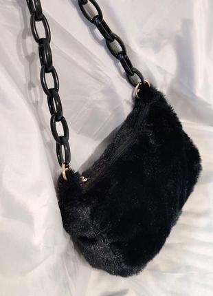 Мягкая черная плюшевая сумочка4 фото