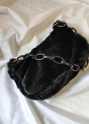 Мягкая черная плюшевая сумочка5 фото