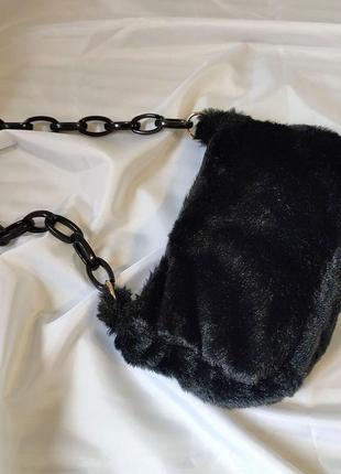 Мягкая черная плюшевая сумочка3 фото