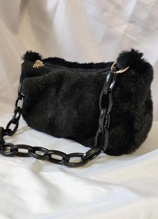 Мягкая черная плюшевая сумочка2 фото
