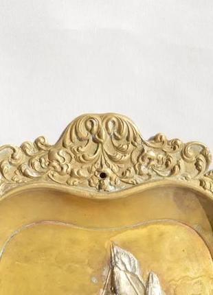 Унікальний антикварний совок для крихт- настінне панно з дивовижним барельєфом.
поч. хх століття. 
бронза.8 фото