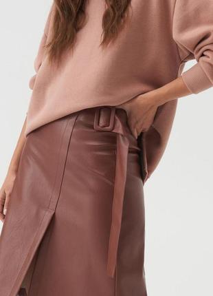 Стильна трендова юбка з екошкіри хит осень 2020 в стиле zara