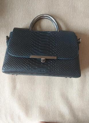 Шкіряна стильна сумка середнього розміру