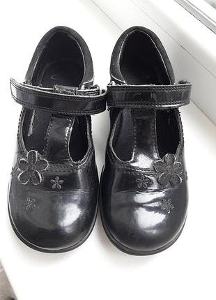 Черные туфли босоножки clarks