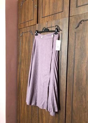 Новая итальянская юбка сиреневого цвета не запах, застежка - две пуговицы р-р 44-46.3 фото