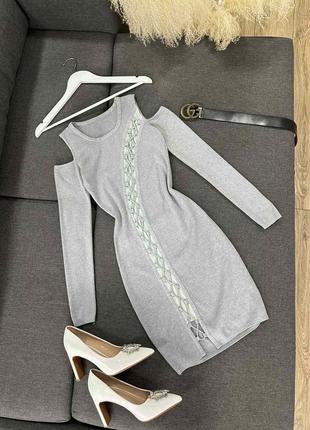 Сукня футляр